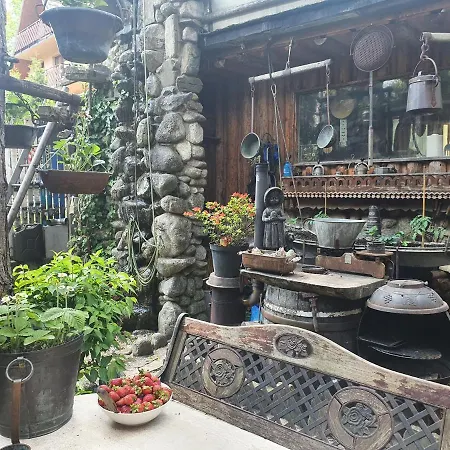 Zbojnickie Izby Homestay