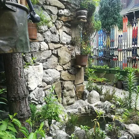 Zbojnickie Izby Homestay *